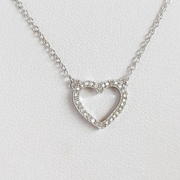 ¼ Carat Diamond Heart Pendant & 18" Cable Chain - Picture 1 of 12